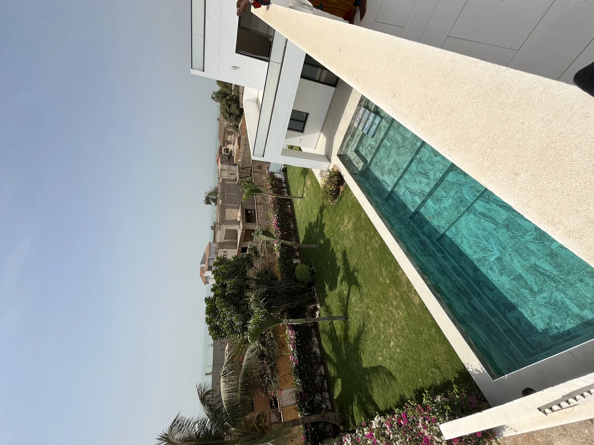 Une villa moderne de 5 chambres, située à Ngaparou en 3e position de la plage