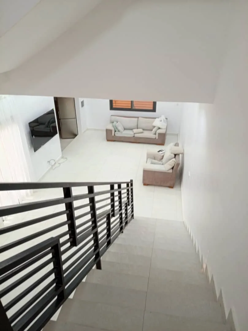 Villa meublée R+1 à vendre – Ngaparou