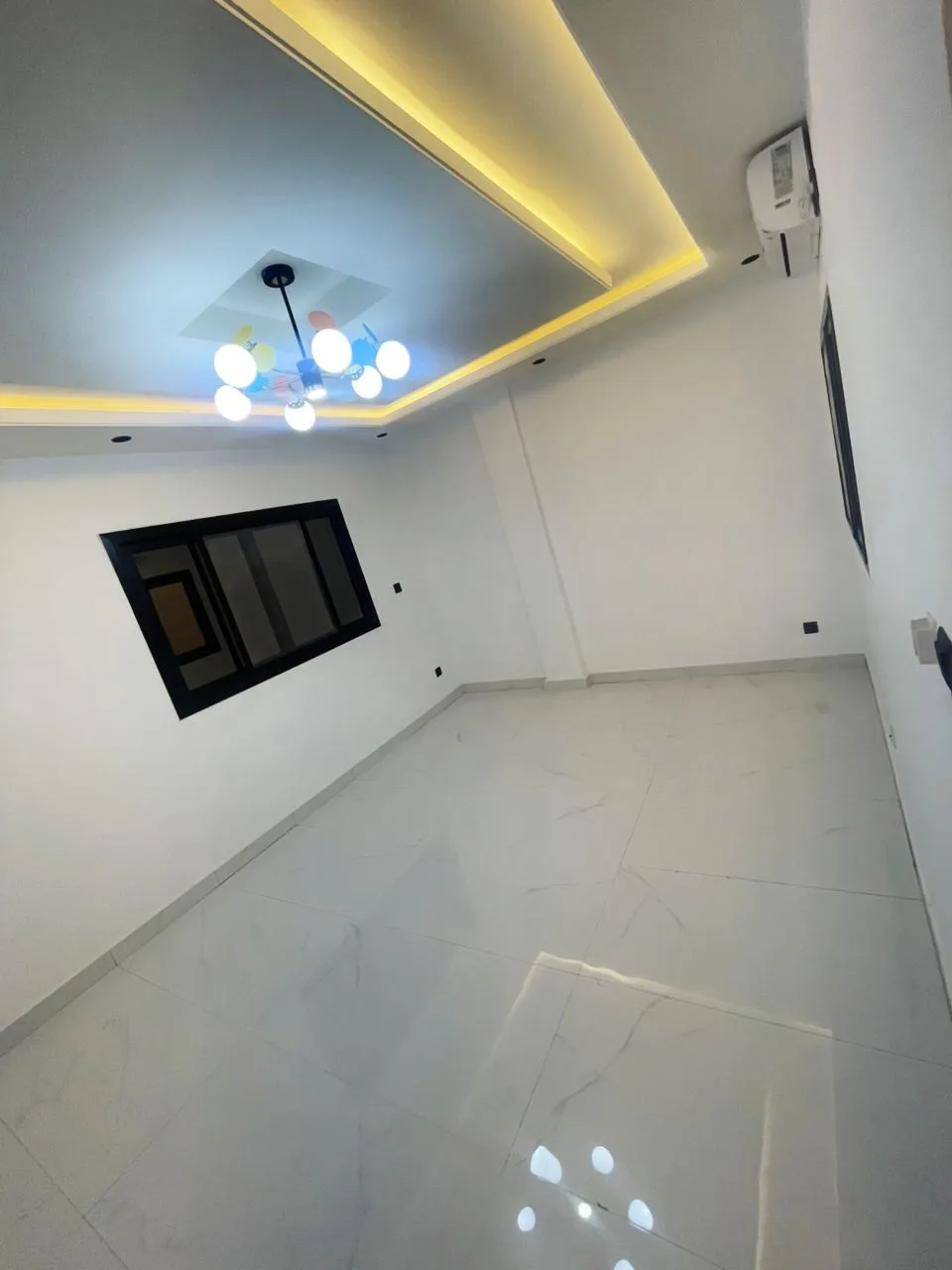 Bel appartement F3 jamais habité aux Almadies – Résidence sécurisée avec ascenseur