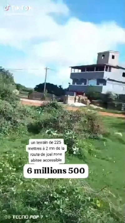 Terrain à vendre 225 m² – Route de Joal