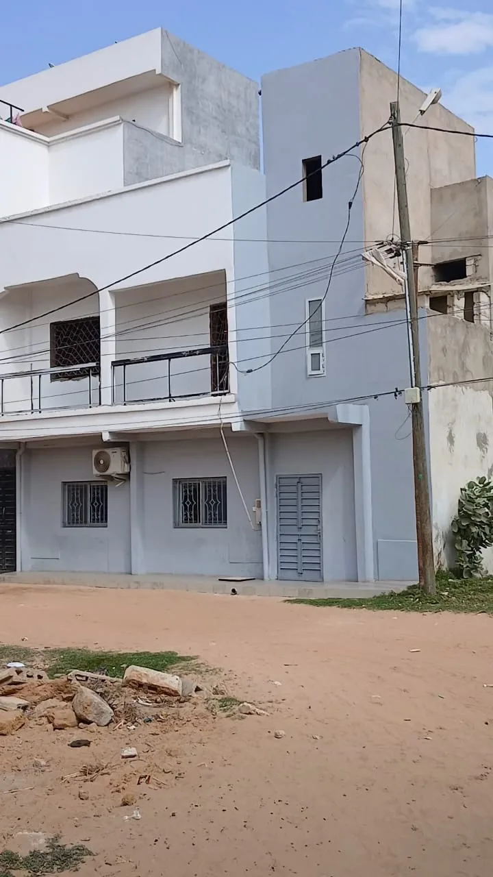 Immeuble R+1 à vendre – Cité Camille, Dakar
