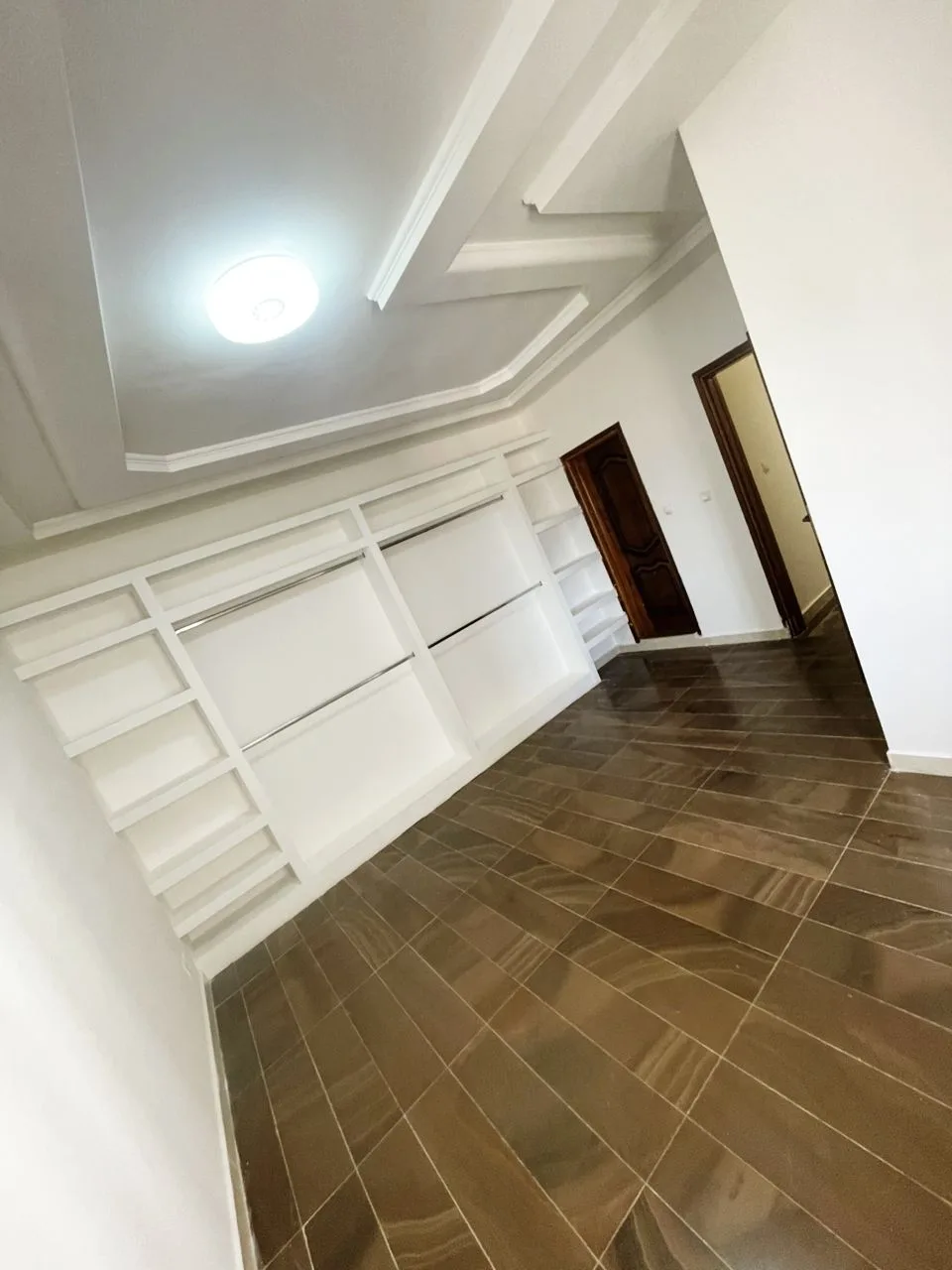 Appartement F3 à louer – Cité Mbackiyou Faye – 3e étage