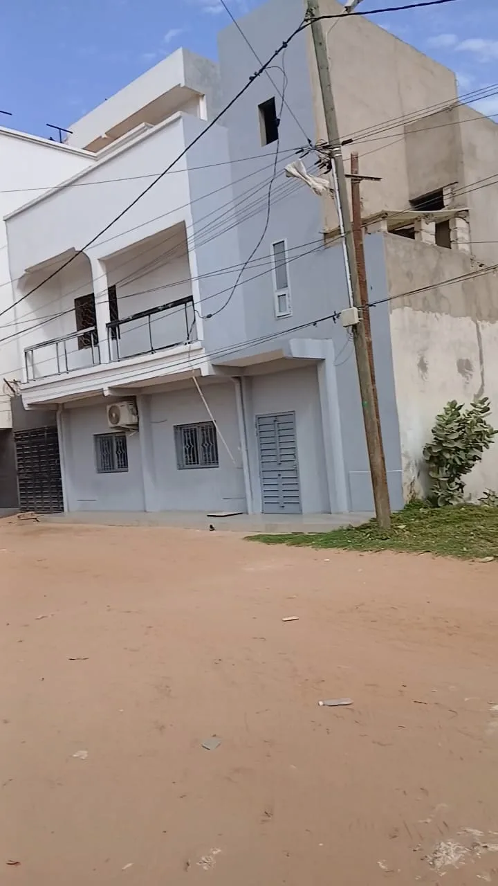 Immeuble R+1 à vendre – Cité Camille, Dakar
