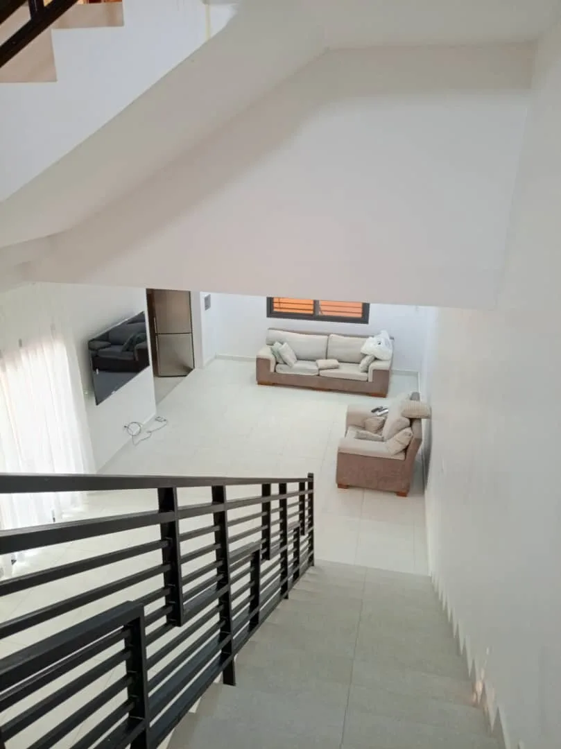 Villa meublée R+1 à vendre – Ngaparou